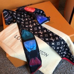 Authentic Louis Vuitton bandeau.